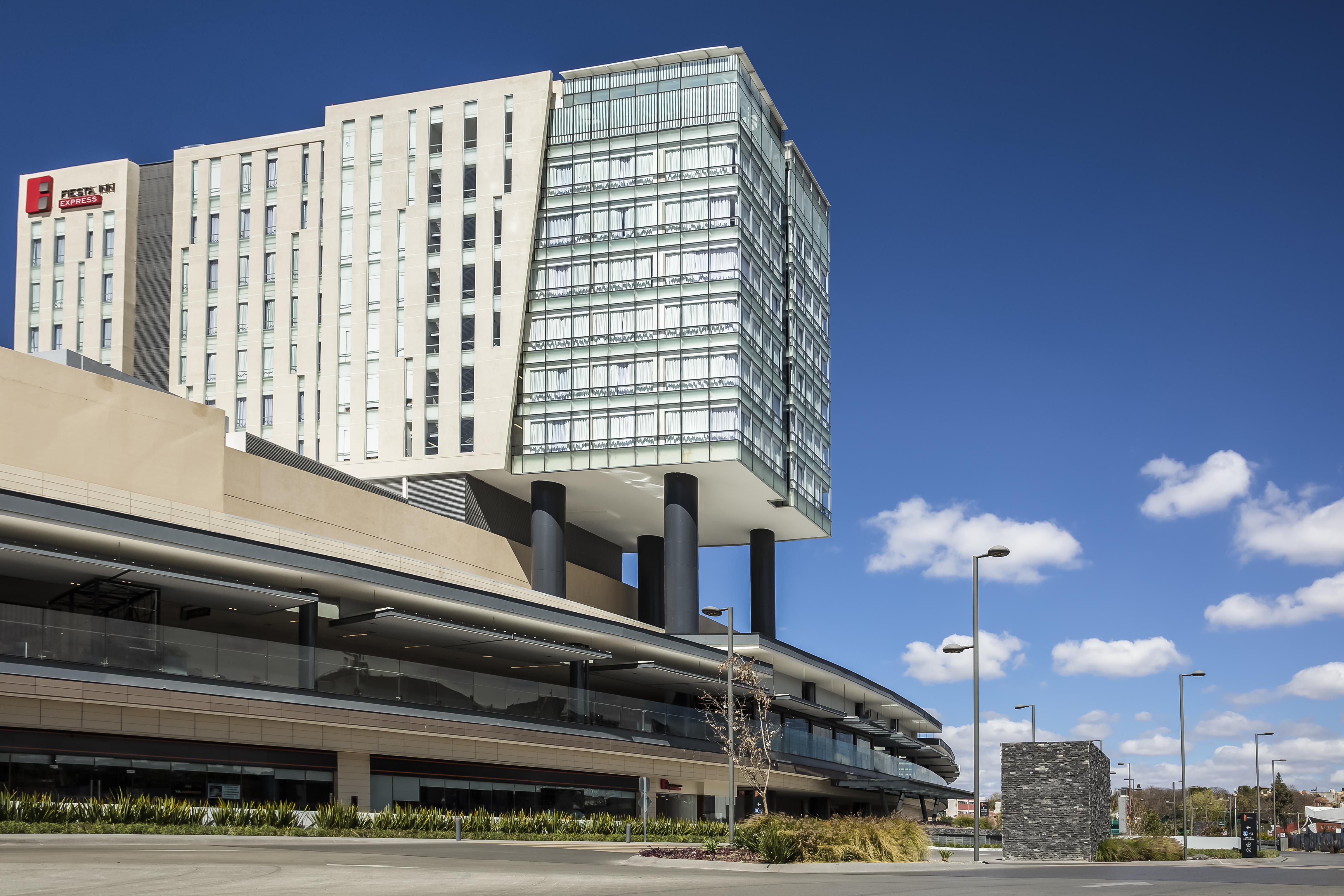 Fiesta Inn Express Queretaro Constituyentes Exterior photo